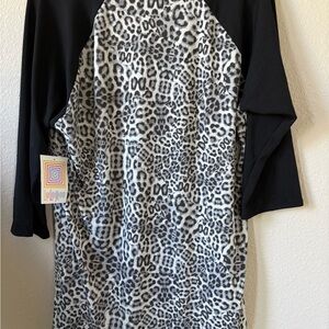 LuLaRoe Black and Gray Leopard Print Raglan Tee XL